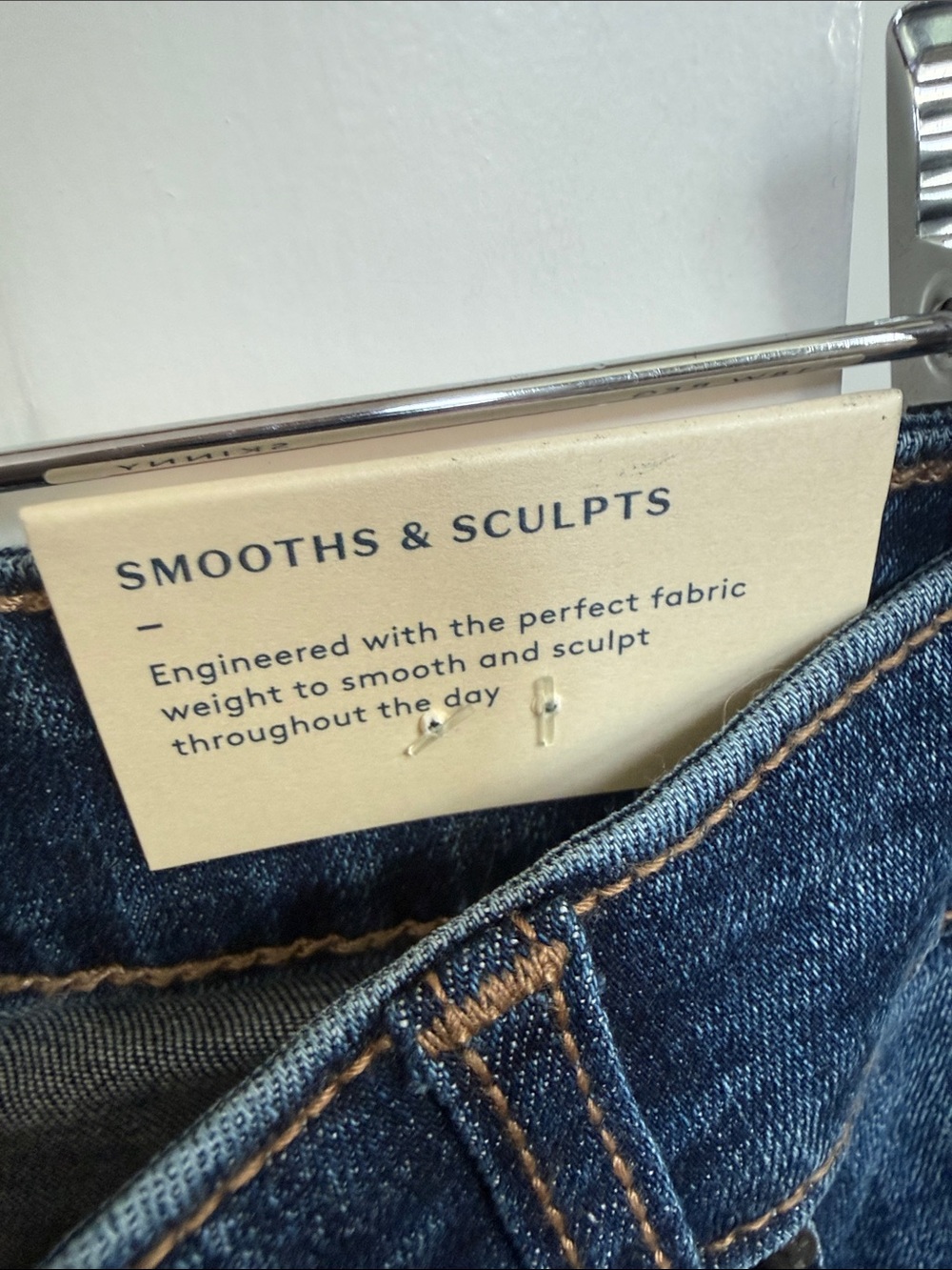 Universal Thread NWT Midwash Blue Ladies Jeans with Patch Detail 18 W - Picture 3 of 7